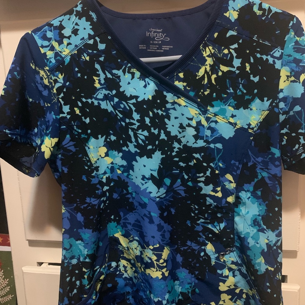 Cherokee floral scrub, infinity style